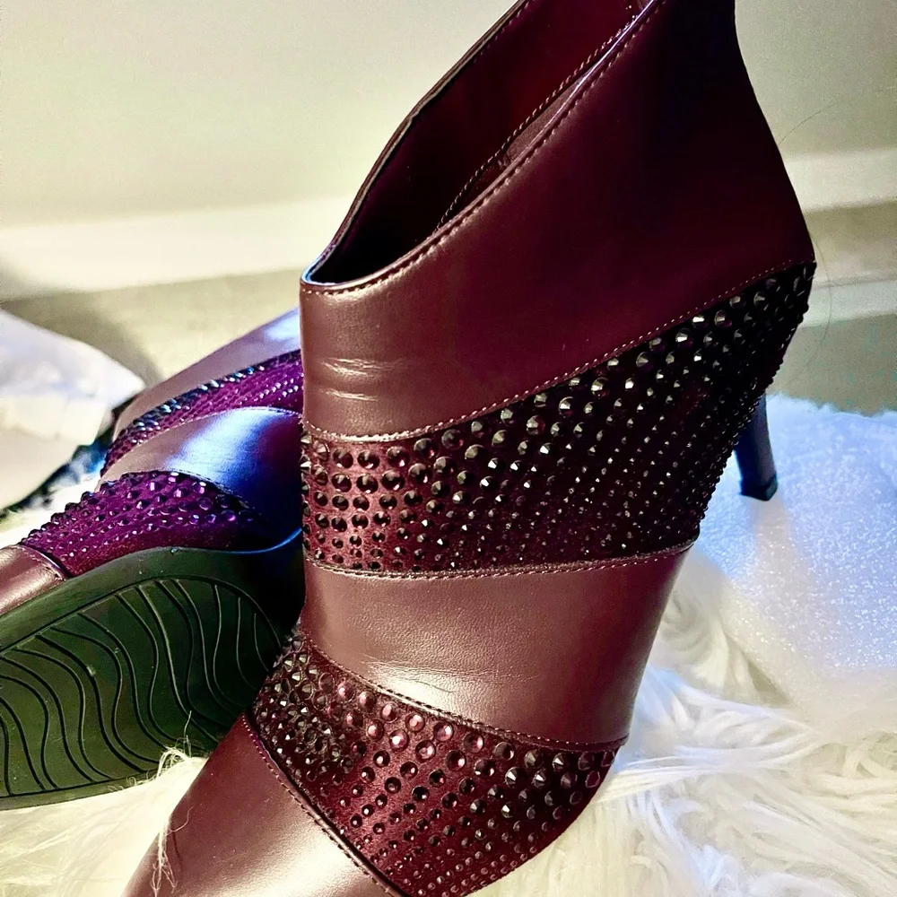 Purple leather ankle boots with faceted purple rhinestones by Impo, size 9 - Picture 2 of 7